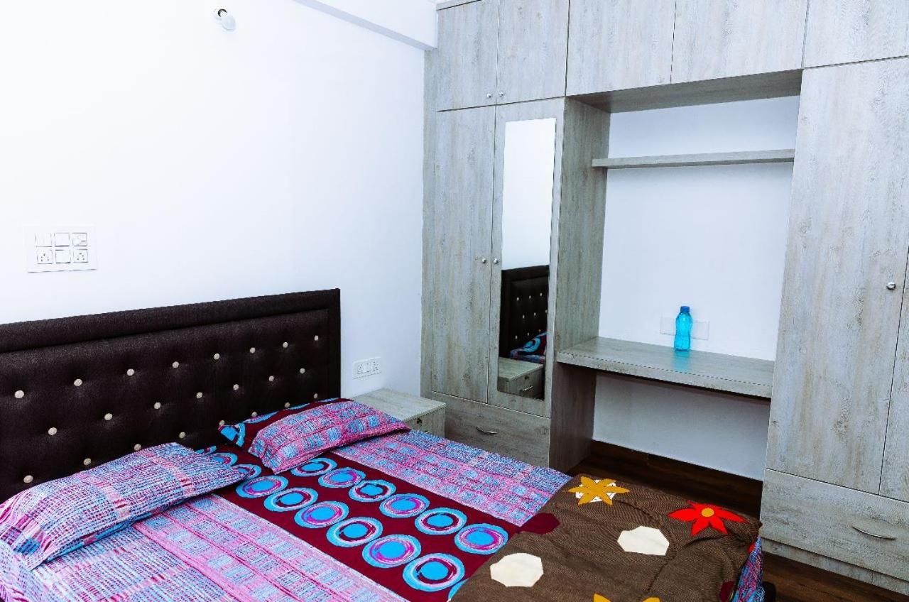 Rvr Abode -Private Rooms Бангалор Экстерьер фото